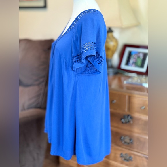 Umgee Royal Blue Lace Accent High Low Blouse/Tunic - Picture 3 of 9